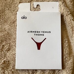 NWT Alo Yoga air mesh Venus thong